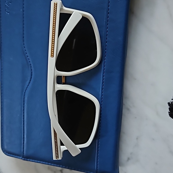 3X☀️HP☀️Versace Vintage Women's Sunglasses 4363 - Picture 7 of 7